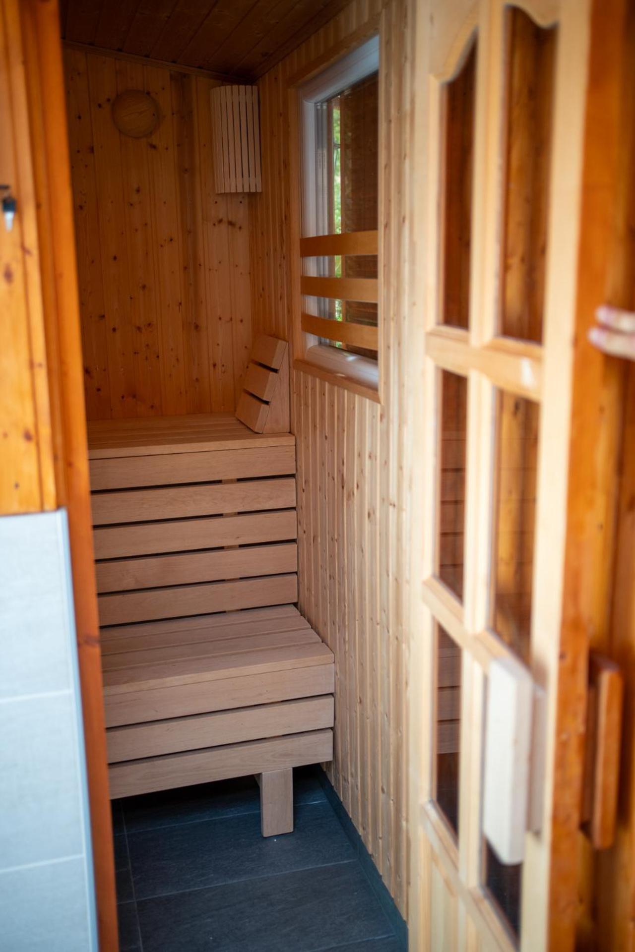 Holiday Apartmanhaz Gyula Exterior foto